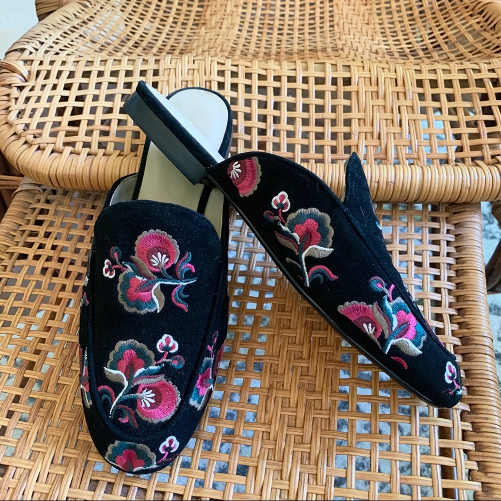 Ann Taylor Embroidered Mules 🖤